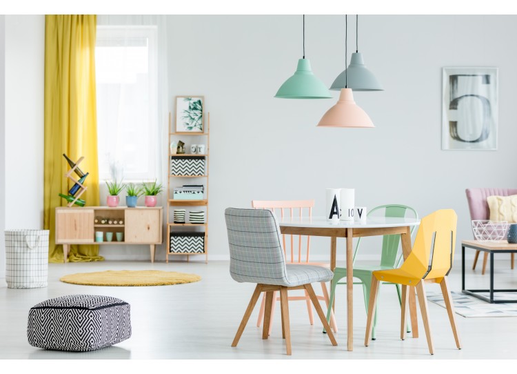 https://www.veriaffari.it/img/leoblog/b/1/75/lg-b-dining-room-with-colorful-chairs-2021-08-26-15-43-18-utc.jpg